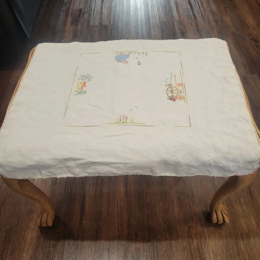 Vintage Table Linen Handmade Cross Stitch Embroidered Luncheon Cloth approx 28